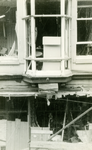 52221 Tweede Wereldoorlog. De Winkel van de fa. Dert aan de Nieuwendijk na het bombardement op 20 en 21 september 1940