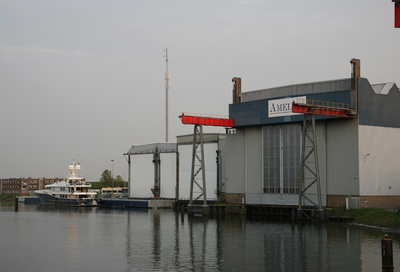 52455 Gebouwen Koninklijke Scheldegroep (Damen Shipyards) op het Eiland in Vlissingen. Van l. naar r.: Hellingloods I ...