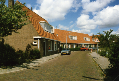 52607 De Beatrixlaan gezien vanaf de hoek Margrietenlaan. De woningen in Tuinstad ten oosten van de Irislaan, gebouwd ...