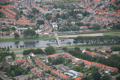 52633 Luchtfoto van Oost-Souburg (omgeving Bermweg, Kanaalstraat), Kanaal door Walcheren en West-Souburg