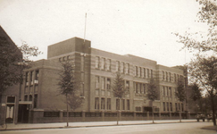 52681 De RHBS aan de Brouwenaarstraat.Het schoolgebouw is officieel geopend op 17 jan. 1925.