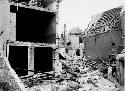52753 Tweede Wereldoorlog. Verwoeste panden in de Breewaterstraat na het bombardement op 1 juni 1942