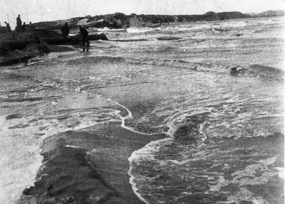 52783 Tweede Wereldoorlog. Het dichten van het gat in de Nolledijk, augustus 1945