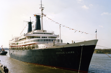 52929 Het Italiaanse cruiseschip 'Achille Lauro' op de Zeeschelde, aanleggend aan het Zuiderterras te Antwerpen. Het is ...