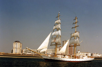 52990 De zeilmanifestatie Sail 94 Vlissingen gehouden van 2-4 juli 1994. Het schip Fryderyk Chopin voor Boulevard Bankert