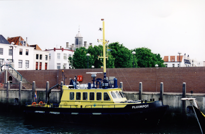 52994 Het patrouillevaartuig 'Pluimpot' van Rijkswaterstaat in de Voorhaven.Het schip is gebouwd op de werf Damen te ...