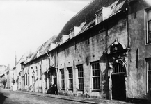 53002 Voormalig militair hospitaal, Korenstraat no.6-8. Oorspronkelijk was het gebouw een brouwerij, gebouwd in 1740 ...
