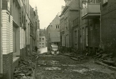 53628 Stormvloedramp 1 februari 1953.Ravage in de Sarazijnstraat gezien vanaf de Nieuwendijk.
