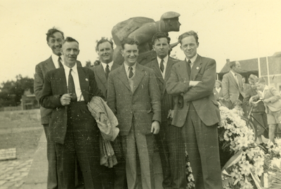 53707 Onthulling van het monument voor het 4e Commando, op de plek waar dit commando op 1 nov. 1944 landde, door de ...