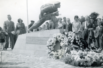 53708 Onthulling van het monument voor het 4e Commando, op de plek waar dit commando op 1 nov. 1944 landde, door de ...