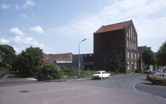 53752 Hendrikstraat, hoek Koudenhoek gezien vanaf de Stenenbeer. Rechts de voormalige bierbrouwerij de Meiboom in de ...