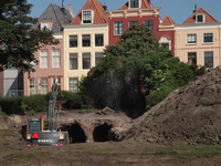 53818 Opgraving van een waterreservoir (brandwaterkelder) op het Bellamypark in Vlissingen tijdens de voorbereiding van ...