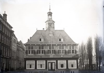 53899 Het Beursgebouw op het Beursplein. In het eerste halfjaar van 1928 was de Beurs gerestaureerd door de Vereniging ...