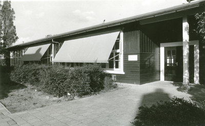 54600 De Finse school aan de Hogeweg, voorheen Vincent van Goghschool. Sinds 1970 een dependance van ...