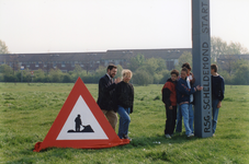 54641 Op 24 april 1991 zal de 1e paal voor een nieuw schoolgebouw van RSG Scheldemond op het Weijevlietplein geslagen ...