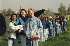 54645 Op 24 april 1991 zal de 1e paal voor een nieuw schoolgebouw van RSG Scheldemond op het Weijevlietplein geslagen ...