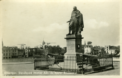 54743 'Vlissingen, Standbeeld Michiél Adr. de Ruyter Boulevard'Het standbeeld van M.A. de Ruyter op het Keizersbolwerk, ...