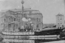 54764 Dok- of Marinehaven met op de achtergrond het Arsenaal (gesloopt in 1968). In de haven het lichtschip Noord ...