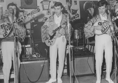 54865 Optreden van Trio Hellenique in nachtclub La Cave op koninginnedag 30 april of op 12 november 1966. Dit beroemde ...
