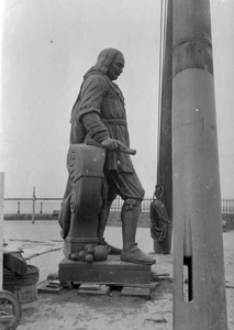 54918 Verplaatsing van het standbeeld van M.A. de Ruyter van het De Ruyterplein naar het Keizersbolwerk op Boulevard de ...