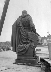 54919 Verplaatsing van het standbeeld van M.A. de Ruyter van het De Ruyterplein naar het Keizersbolwerk op Boulevard de ...