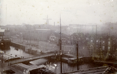 55285 De Marinebrug en de Wijnbergsche Kade met op de achtergrond Oranjemolen en de gasfabriek