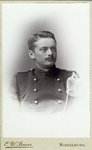 55330 Carel Albert van Woelderen als artillerist in Zwolle, geb. 12 juli 1877 te Vlissingen, later burgemeester van ...