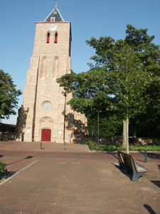 55463 De Nederlands Hervormde Kerk op het Oranjeplein in Oost-Souburg. De toren stamt uit de 14e eeuw en heeft een ...