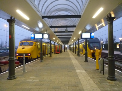 55604 Perron treinstation Vlissingen van de Nederlandse Spoorwegen (foto 7-11-2011).
