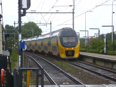 55678 Oost-Souburg, het treinstation Vlissingen-Souburg, officieel geopend op 31 mei 1986. Het perron voor de trein ...