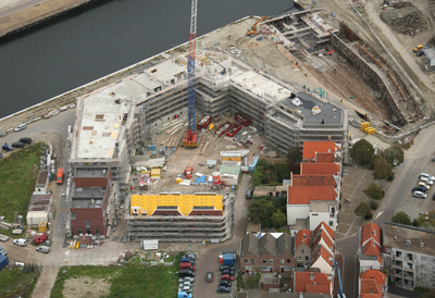 55822 Luchtfoto van Vlissingen. Gezicht op de nieuwbouw naast het kleine droogdok of dokje van Perry grenzend aan de ...