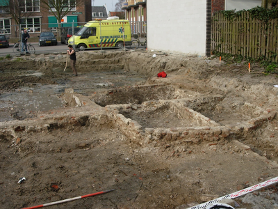 56000 Archeologie, opgravingen op de hoek Grote Markt - Breewaterstraat in Vlissingen gezien richting de Grote Markt ...