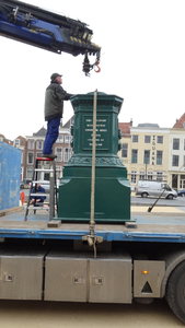 56041 Op dinsdag 6 maart 2012 wordt de fontein van Elizabeth (Betje) Wolff en Agatha (Aagje) Deken na een restauratie ...