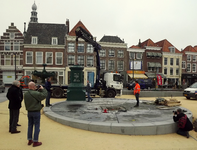 56072 Op dinsdag 6 maart 2012 wordt de fontein van Elizabeth (Betje) Wolff en Agatha (Aagje) Deken na een restauratie ...