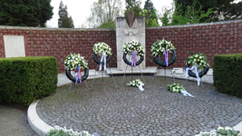 56347 Het monument ter ere van de oorlogsslachtoffers op de Noorderbegraafplaats aan de President Rooseveltlaan op 4 ...