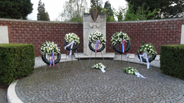 56348 Het monument ter ere van de oorlogsslachtoffers op de Noorderbegraafplaats aan de President Rooseveltlaan op 4 ...