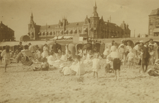 56445 Het Badstrand met op de achtergrond Boulevard Evertsen en het Grand Hotel des Bains (Vanaf 1924 Grand Hotel ...