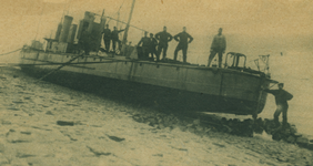 56450 Tijdens een storm in de nacht van 31 december 1916 is de torpedoboot Hr. Ms. G 1 van zijn anker afgeslagen en ten ...