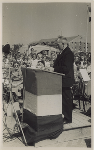 56481 Zaterdag 5 juli 1952. Onthulling van het nieuwe standbeeld van Frans Naerebout op het Bellamypark