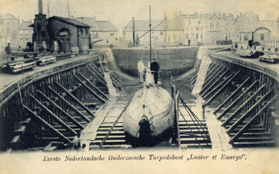 56652 Eerste Nederlandsche Onderzeesche Torpedoboot ,,Luctor et Emergo . De 'Luctor et Emergo', de eerste Nederlandse ...