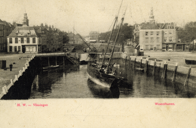 56656 Westerhaven. De Voorhaven met links het Beursgebouw op het Beursplein. Achter de Voorhaven ligt de Koopmanshaven ...