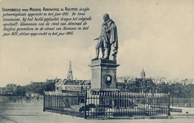56675 Standbeeld voor Michiel Adriaansz de Ruijter, in zijn geboorteplaats opgericht in het jaar 1841. De twee ...
