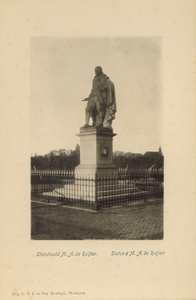 56780 'Standbeeld M.A. de Ruijter. Statue d M.A. de Ruijter'. Standbeeld M.A. de Ruyter op het Keizersbolwerk, ...