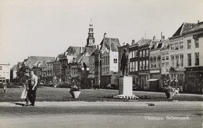 56785 'Vlissingen, Bellamypark' Het Bellamypark met op de voorgrond het standbeeld van Frans Naerebout. Op de ...