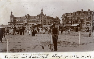 56965 Badstrand van Vlissingen en Grand Hotel des Bains (later Britannia) op Boulevard Evertsen
