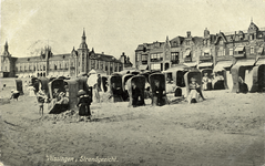 57008 'Vlissingen, Strandgezicht.' Het badstrand en het Grand Hotel des Bains (later Britannia) op Boulevard Evertsen