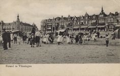 57115 'Strand te Vlissingen' Badstrand en Boulevard Evertsen met links het Grand Hotel des Bains (later Britannia)