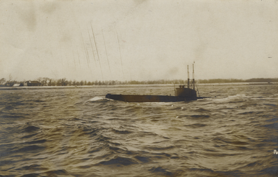 57142 Onderzeeboot van de Nederlandse Koninklijke Marine, waarschijnlijk de Hr. Ms. O.IV (O 4) gebouwd bij de Kon. Mij ...