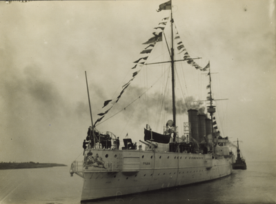 57180 De Zweedse kruiser 'Fylgia' in Vlissingen met aan boord de Zweedse prinses Astrid, die op doorreis was naar ...