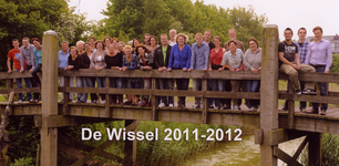 57199 Onderwijzend personeel van de CBS De Wissel aan de Flamingoweg en aan de Kleiweg. Schooljaar 2011-2012. v.l.n.r ...